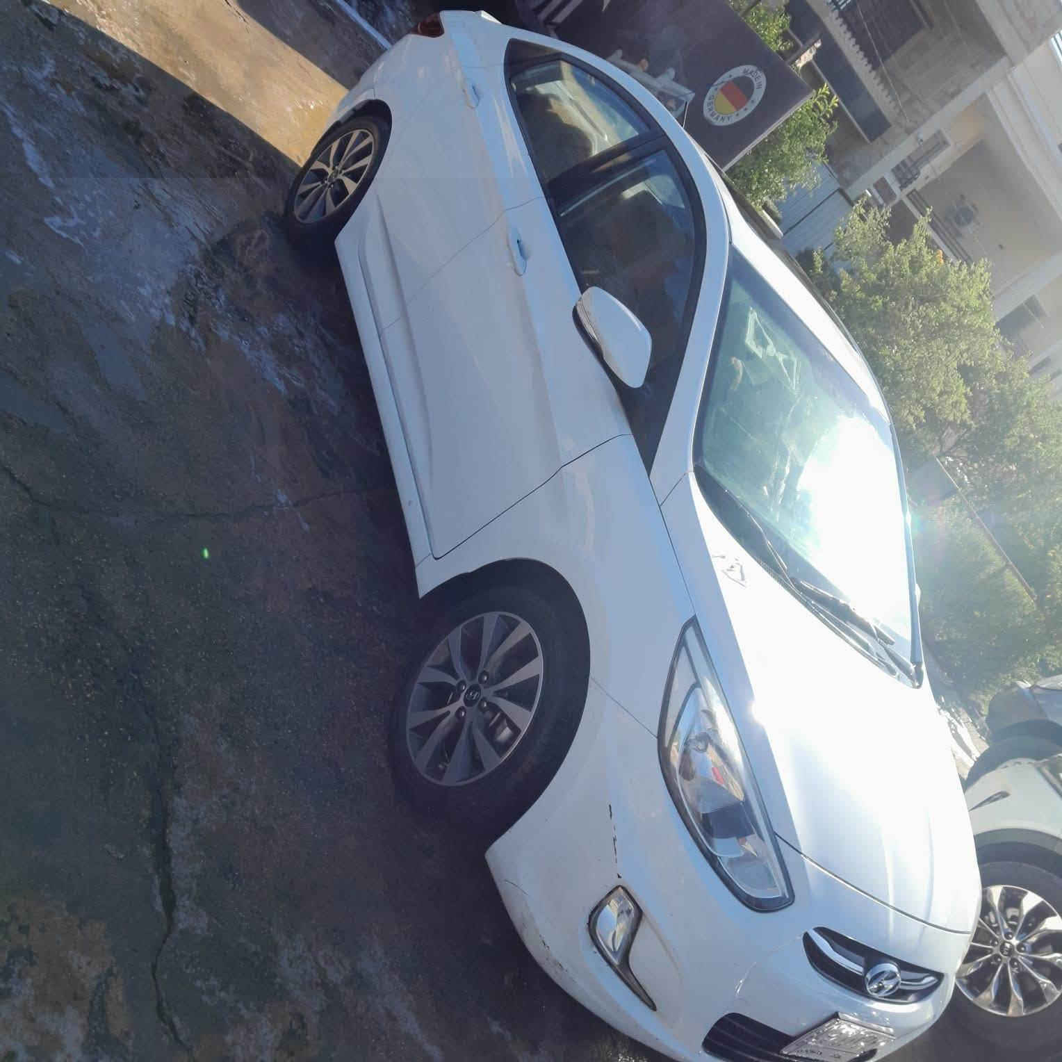 السلام عليكم
اكسنت 2016 خليجي مكينه 1600
ماشيه 83 km فول مواصفات 
مكفوله من الصبغ بيها طلقه بلبنيد وطخه بلدوسه والصور كدامكم
رقم بغداد بأسم بنيه 

مكان سياره بغداد شقق حي صدام
السعر 110$  
***********
