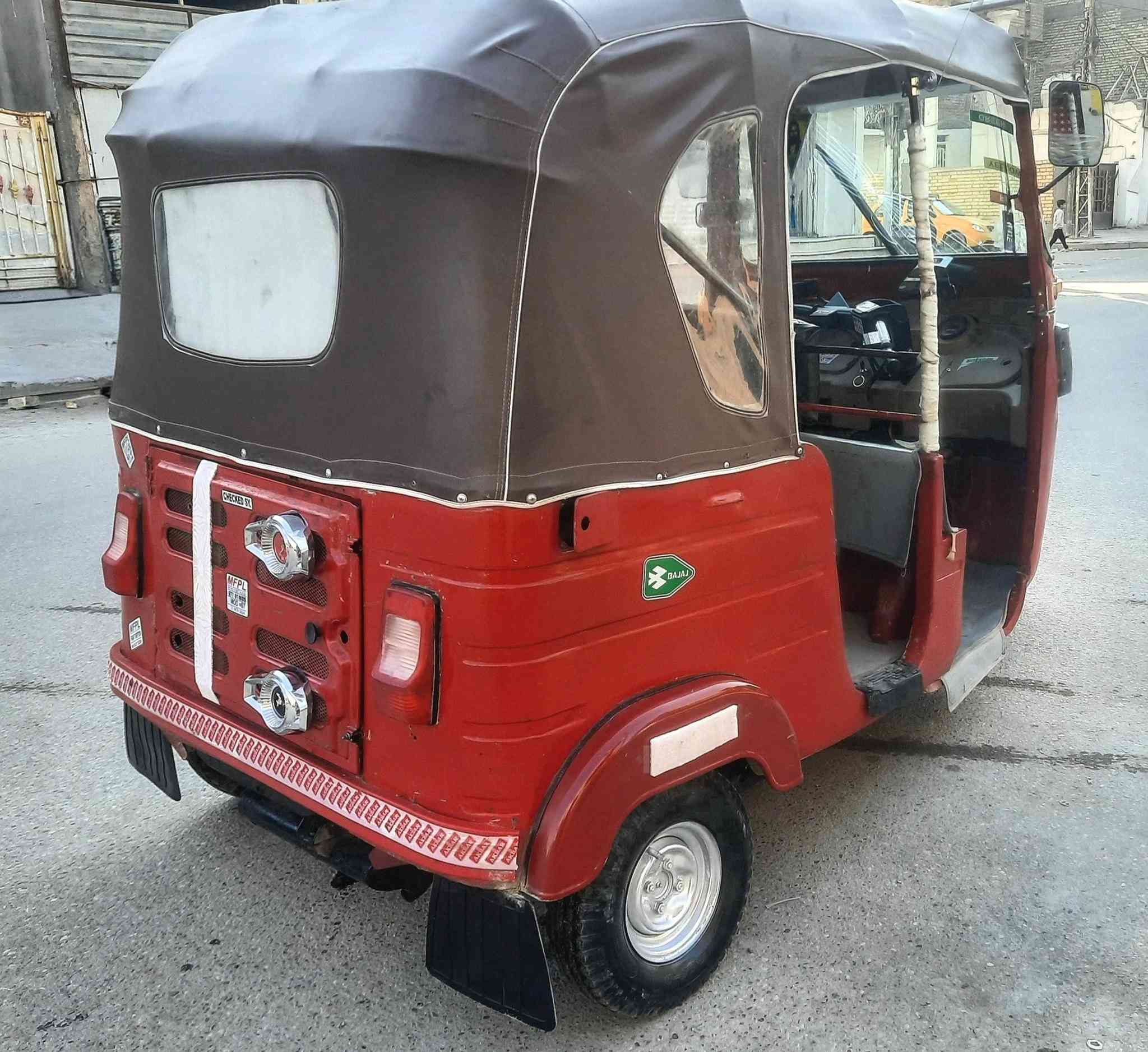 تكتك بجاج موديل 17 شهر 12
أوراق كامله شركه المصطفى
مكينه 20 مجفت شركه
بغداد مدينة الصدر
السعر 3100 وبيه مجال لشراي 
***********
