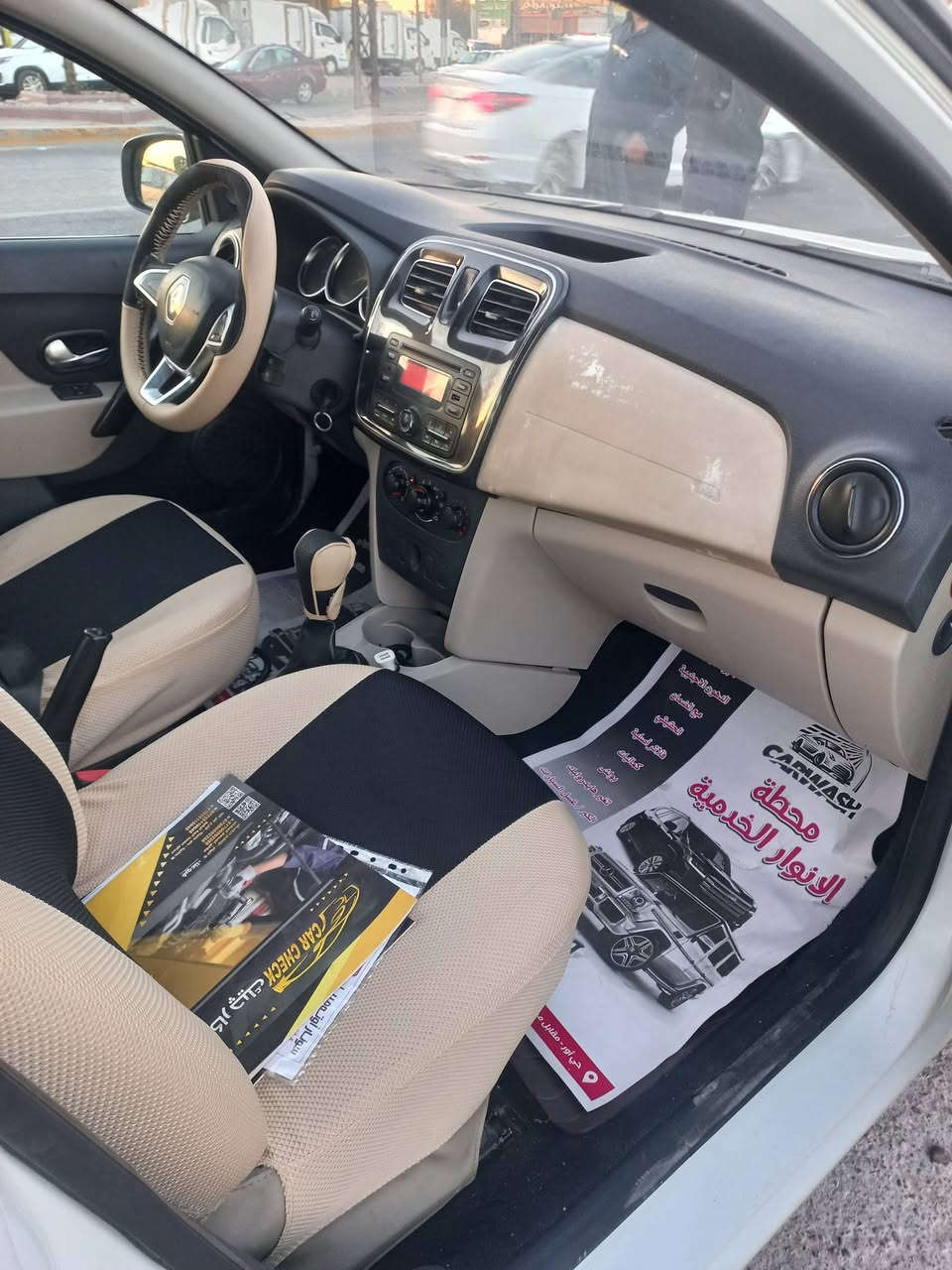 السلام عليكم ... مكلف بالنشر ...  ***********
رينو سيمبل موديل ٢٠٢٠ حرة رقم بغداد تحويل مباشر  ماشية ١٩٤الف مكفولة من الصبغ عدا الدعاميات الامامية كلها والخلفية ربع منها موضح بالسونارات عدد ٣ موجودة صور السونارات بالاعلان ...................................... السيارة مسويلها صيانة قبل اسبوع مع بداية موسم الحر ....  مبدل قايش تايمن كيس وقايش داينمو.... ومبدل واشر قبق ولفات جان بيه نضوح دهن ....ورولات عدد ٣ مع الضاغطة .....  ومبدل بلكات ومنظف نوزلات .... ومشيش راديت ....  ومنظف جويتر مع البرمجة .... وضايفلها جوزة للمروحة تفتح بدرجة حرارة ٧٥  يم حسين البغدادي بشارع الصناعة يعني انسى تبريد يبوخ الضهر .... ومبدل واتر بم .... ومدوشم غرفتها ....  ومبدل زوج تايرات اماميات .... مع فتح صدر امامي وميزانية ليزرية امامي وخلفي .
...........................................................................
يعني الي يجي عندي صور للي حجيتة والي يحب يراسلني ادزلة كل خطوات الصيانة السيارة  جاهزة بدون نقص وبالعافية على الياخذها  ....
........................................................................... 
 نواقصها ... ( صوت بفان التبريد فقط بالدرجة الرابعة )
                  ( السي دي او الراديو عاطل )
..........................................................................
 سعر السيارة ٦٦ ورقة قابل للتفاوض مع المجال 
مكانها بغداد   . رقمي *********** واتساب 
..........................................................................
اعتذر عن الاطالة وتحياتي للجميع ....
