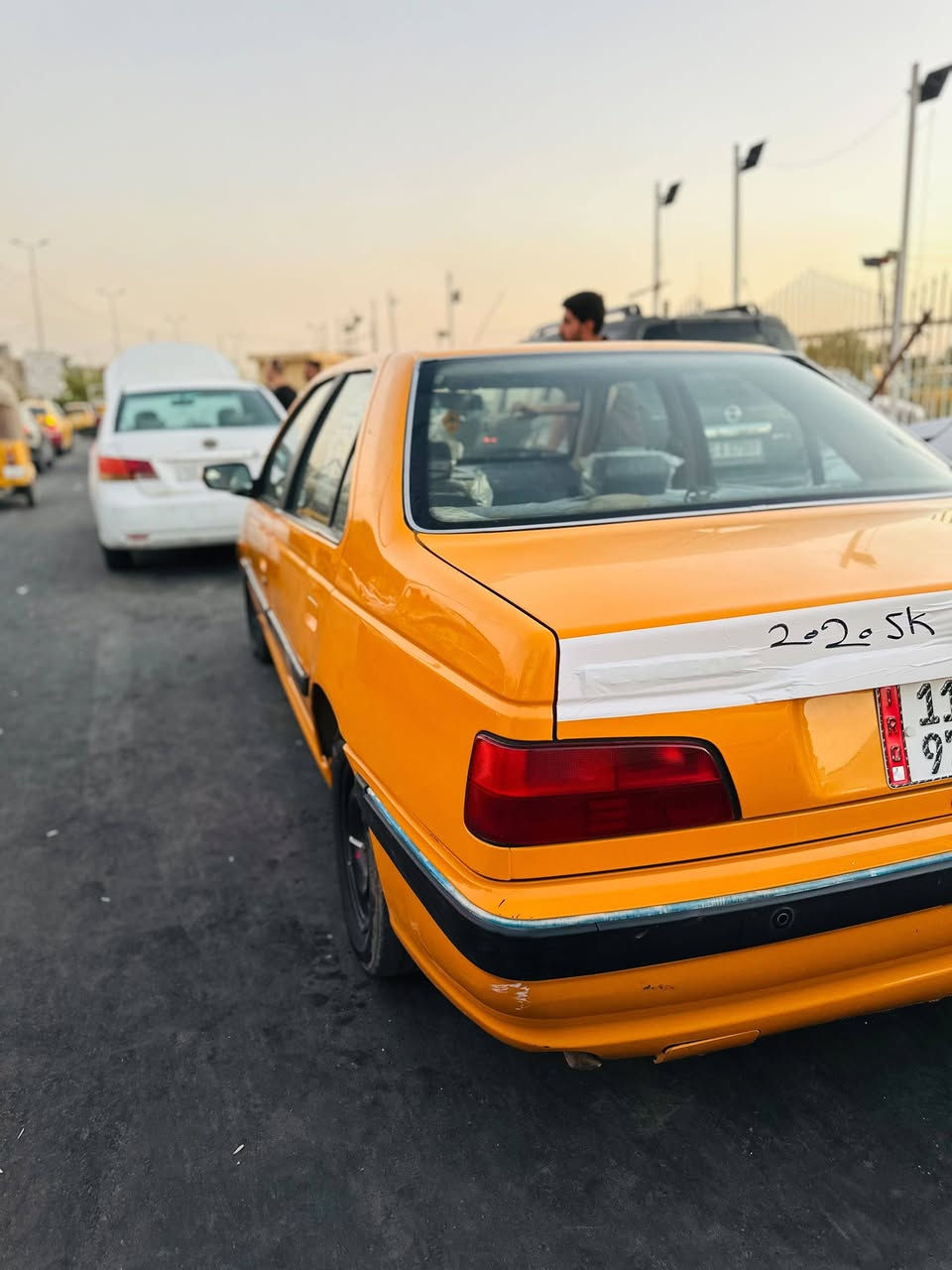 بارص 20سياره جاهزه كير مكينه تبريد تخم تاير بيها بارد واضح بالصوره الباب الخلفي وشويه بالحاجب مال لايت الايمن  السعر 55 وباقي التفاصيل اتصل واني حاضر ***********
