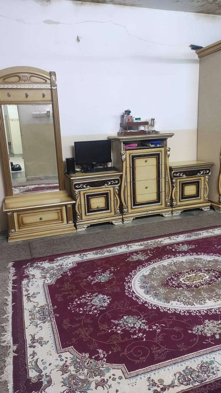 غرفه نوم صاج فول فول فول نضافه مكان كلار 
***********
