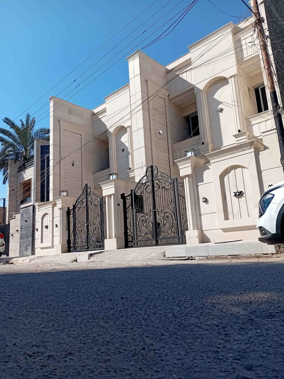 مكتب المجد للوساطة العقارية..
للبيع.... تونات عدد ٢ دار زيروو في السيدية  ... بناء حديث يحتوي على...
صالة كبيرة وهول داخلي ومطبخ 
كراج سيارة وحديقة صغيرة جميلة

مكونات البيت...
عدد الغرف  ٥نوم مع سويت بعض الغرف..
مناور ..
خدمات عدد ٤

مساحة  ١٥٠م
واجهة.  ٦م
نزال.   ٢٥م

مكتب المجد للوساطة العقارية سيدية شارع العلوة مقابيل مدرسة حلم الغد.... 
الاتصال....
***********
***********

نسعى لخدمتكم نحو الأفضل نستقبل كافة عروضاتكم السكنية والتجارية..
