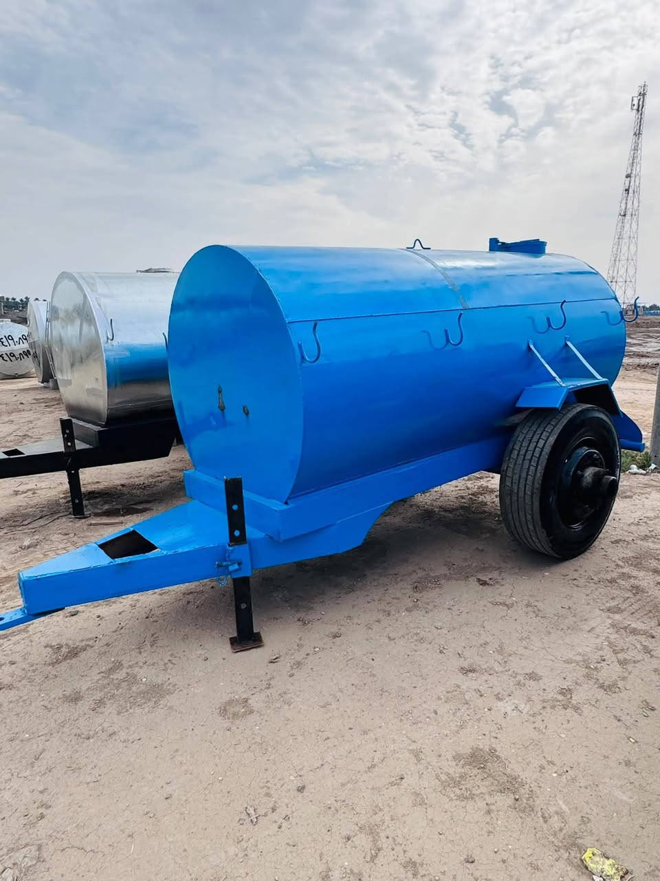 مقطورات والخزانات بكافت الحجام  والتانكيات للبيع مغلون درجه اولى دنكير تاير 22 شاصي بلادي السعه 5000 او 3500

المكان الشوملي قرب السريع الدولي على الشارع العام قرب المحطه البهاء مدخل الشوملي

للاتصال على الارقاخد***********

توجد خدمات توصيل لكافه المحافظات
