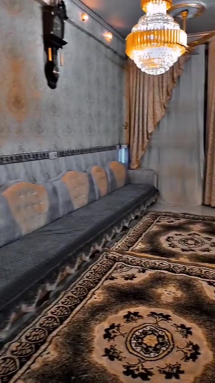 نص قطعه قطاع 15ع شارع 60
شارع تجاري 
+الطابق ل اول بي ستقبال +حولي +مطبخ +حمام +ترك 
الطابق الثاني ثنين غرف وملحقاتهم 

الستفسار  ***********
