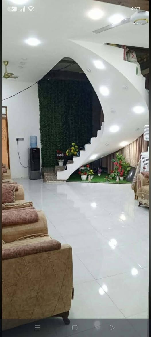 السلام عليكم بيت للبيع مساحه253 متر قرب مدرسه الاكرمين بناء 23  ***********
