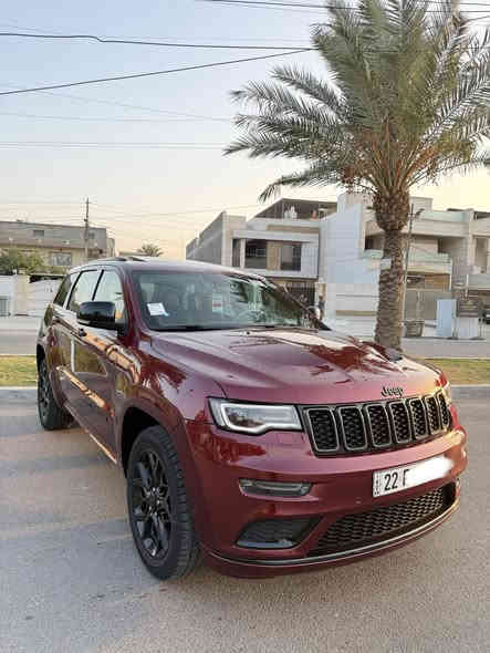 سلام عليكم 📍🪬
جيب كراند شيروكي فئة ال  S اس ( خـليـجـي ) 
‏‎موديل 2021 فول مواصفات وكالة هارلم ام ضمان 
المحرك : V6.  3.6L ‎  
رقم اربيل الجديد بسمي تحويل ثاني يوم  ؟
سياره مكفوله من الصبغ و التبديل و البارد 
سياره جديده جدا ارضيات الشركه 
سياره جديده استخدم شخصي و قليل 
‏‎ السيارة وكالة هارلم 
لون ماروني سياره جديده بمعنى الكلمه 
‏‎* المواصفات :
‏‎*رادار جانبي 
‏‎* نقطة عمياء .
‏‎*داخل جلد 
‏‎* دفع رباعي 4x4 . 
‏‎* فرش المقاعد من الجلد . 
‏‎*صفي المقاعد الأمامية كهربائية .
‏‎* ذاكرة لحفظ وضعيات الجلوس . 
‏‎* صفي المقاعد الأمامية مع تدفئة . 
‏‎* صف المقاعد الخلفية مع تدفئة . 
‏‎* ويل قياس 20 انج .
‏‎* مقود السائق كهربائي . 
‏‎* تدفئة ستيرن . 
‏‎* سقف بانوراما .
‏‎* شاشه كبيرة 8.4 انج .
‏‎* نظام الملاحة (GPS) . 
‏‎* نظام خاص للطرق الوعرة . 
‏‎* مصابيح امامية زنون . 
‏‎* المصابيح الأمامية مع LED لايت . 
‏‎* كشافات ضباب بروجكتر زنون . 
‏‎* تشغيل عن بعد .
‏‎* صندوق كهربائي .
‏‎*  حساسات أمامية . 
‏‎*  حساسات خلفية .
‏‎* كاميرا خلفية .
‏‎* بخاخ ماء لتنظيف المصابيح الامامية .
‏‎* مرايا بخاصية التعتيم الذاتي . 
‏‎* مرايا جانبية قابلة للطي . 
‏‎* بلوتوث تلفون . 
‏‎* محدد سرعة . 
‏‎* نظام تشغيل واطفاء اوتماتيكي للمحرك للتوفير من صرف الوقود . ( Auto Start System ) .
‏‎* نظام بريك اوتماتيكي ( Auto Break System ) .
السعر 365 ورقه 💲 و بيهه مجال 
و ماكو بهيج سعر شوف السوك 
‏‎للاستفسار اكثر  *********** 
مكاني بغداد 
بيع او مراوس حسب قناعه
