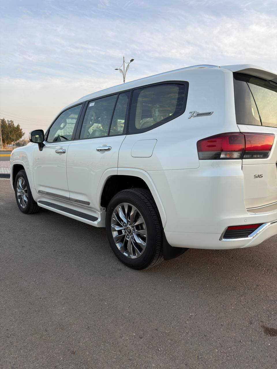 لاندكروز مديل ٢٢ 
كفاله عامه ✅️
شركه ساز 
مواصفات معروفه 
ماشيه ٤٨ 
رقم بغداد بأسمنه 🗺
السعر  660 
للأستفسار 👇
***********
