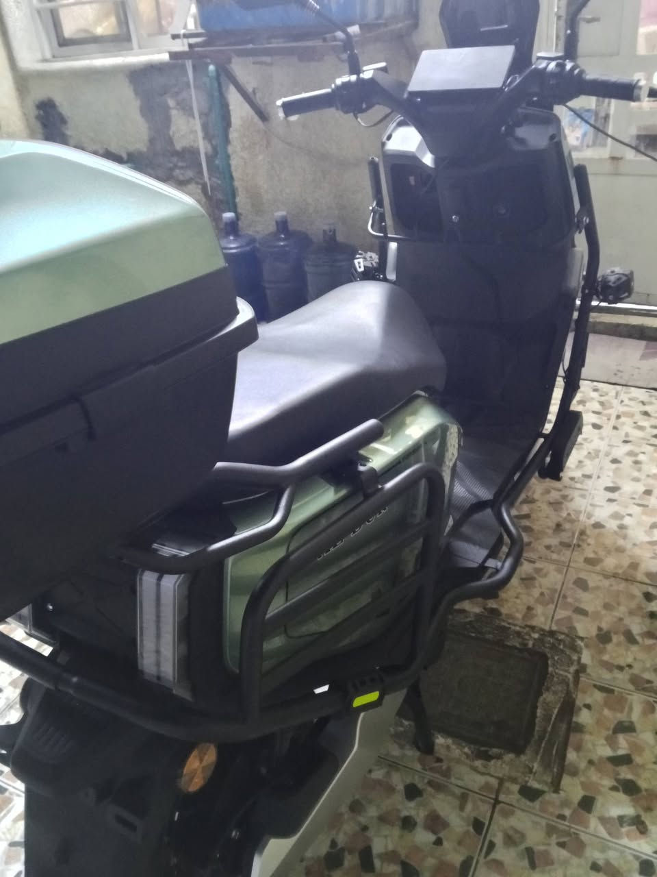 السلام عليكم ورحمة الله وبركاته
دراجة ريان الصاعقه للبيع .

المواصفات/ملف 3000-3سرع تمشي بالشحنه الوحده اكثر من 75كيلو 6بطاريات سرعته 100حقيقي مشيته كلش ناعمه ومريحة بالمشي اشاير يمنه يسره واشيار بالمريخ 

مساحه تخزين كلش واسعه وعندك مساحه إضافية مثل ماموضح 

منفذ شحن بيه درع 360درجه داير الدراجه كلش حلوه تجي واشوف بعده جديده 2026

مكاني بغداد الدورة حي اسيا 

للاتصال والاستفسار

***********

السعر :مليون و150وبيه مجال
