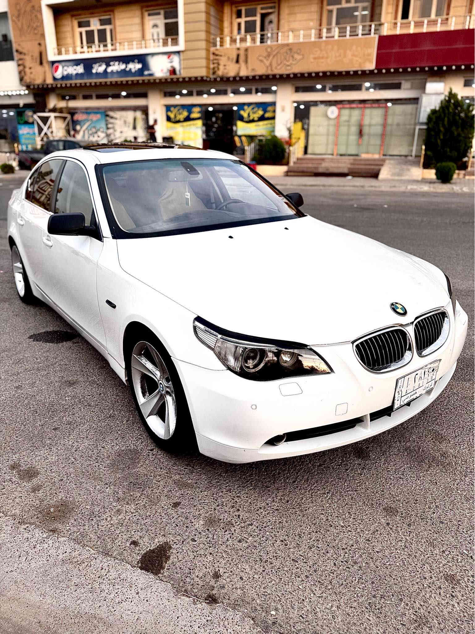 Bmw E60
موديل 2006
530i 

فوول فوول مواصفات 

مه كينه 530ي نؤزل كورت مه رغوب 

به سمه و سلايت گير تؤماتيك و سپؤرت وعادي 

كوشن كاره بايي و كوشن خه زنه 

بيلاد 5 په رده يه پيش و دواي حاسه يه 

ته بريد ساردوو گه رمي و هه موو گياني به شه رت 

سوکان کارەبایی و تحدید سورعە

بێ لێدران هەیکەلی زۆر زۆر ڕێکە

ناو زەرد و کوشن جلد
 
سه ياره كه براوه ي دووبه يه

سعری ٥٤ گەڵا و مەجال

موشتەری نیت سەری خۆت و منیش مەیەشێنە

ژمارە تلفۆن 
***********
شوێن چەمچەماڵ 
ئەدمین گیان 💐💐 السليمانية
