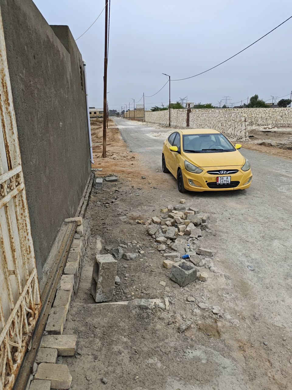 بيت 200متر +عرصة200 للبيع 
قرب فلكة الشافعية منطقة أم عباسيات نزلة جامع ام البنين
للاستفسار اكثر الاتصال او مراسلة الرقم ***********
