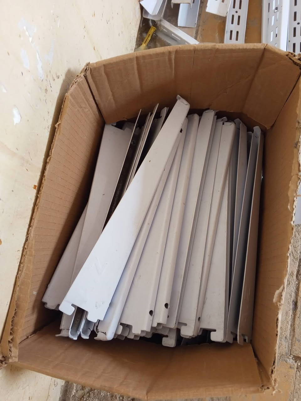 رفوف للبيع مستخدم قليل
65 رف 
السعر 325 الف 
العنوان بغداد الدورة 
***********
