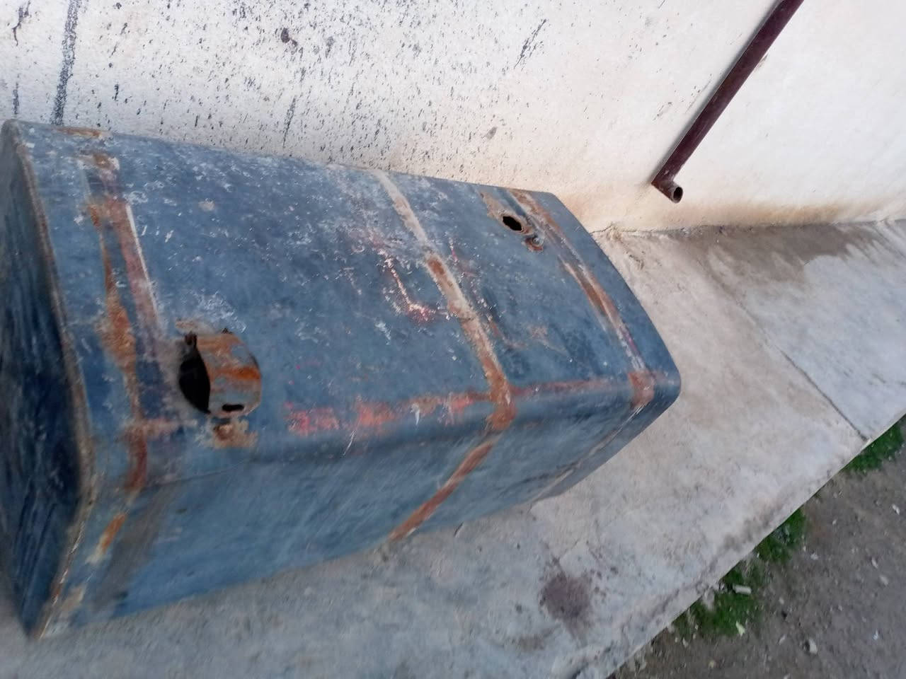 للبيع تانكي ياخذ 600 لتر ويا قواعد ثنين
السعر 150 الف العنوان الموصل 
***********
