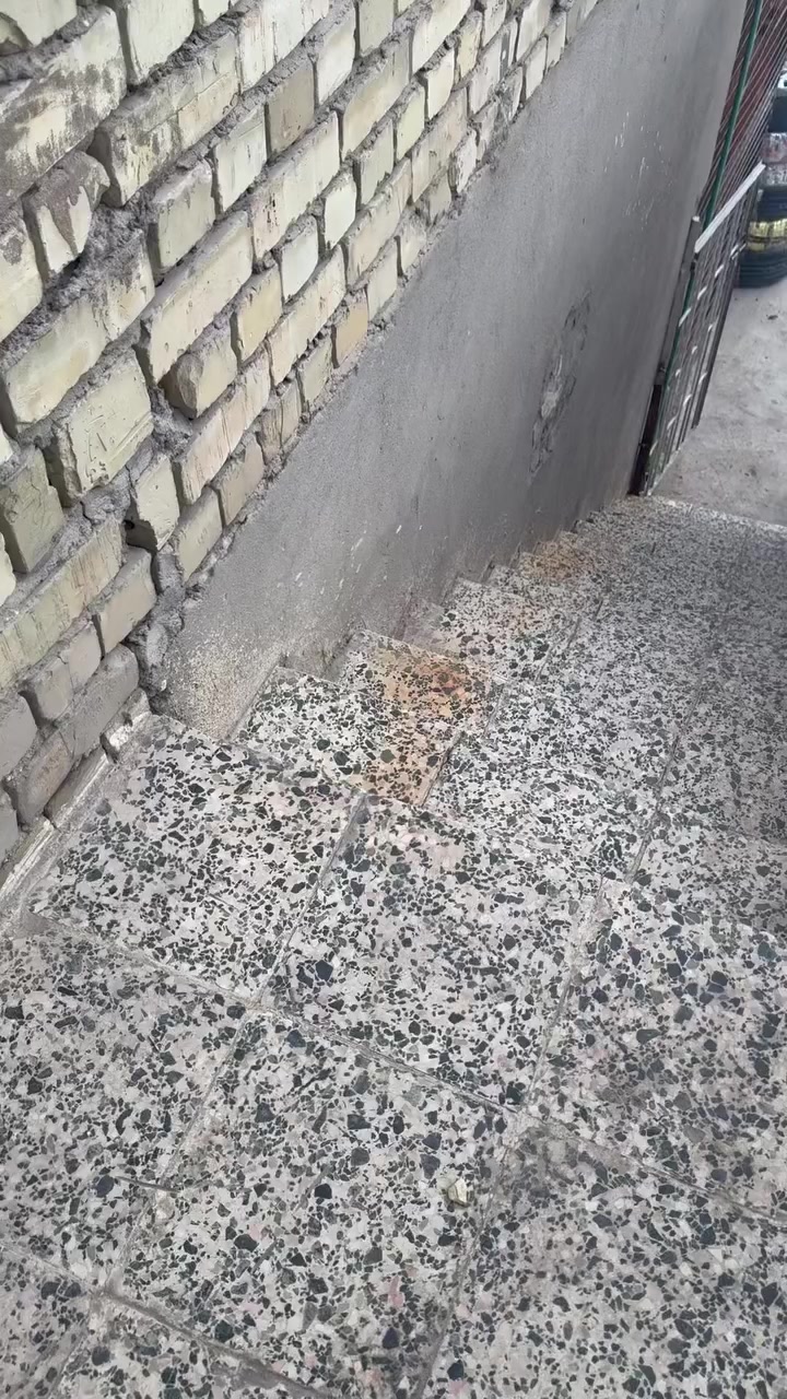 شقه للإيجار في العامريه خلف المطبعه قرب المدارس العراقيه تحتوي على غرفه وصاله ومطبخ وخدمات للاستفسار الاتصال واتساب ***********
