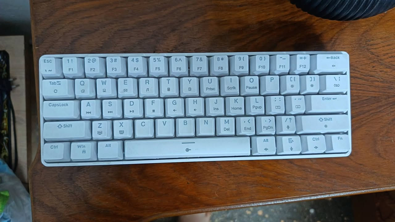 للبيع
كيبورد من شركة ديريا DK61SE ميكانيكي بلو سويتش
بيه هواي اوضاع RGB نفس ما موضح بالفيديو واكو اوضاع بعد تكدر تعلي وتنصي الاضاءة والسرعه هم
جديد غير مستعمل
اكتب سعرك بالتعليقات او اكتبلي اراسلك خاص لان مقفول


**إذا كنت صاحب هذا الإعلان وتريد حذفه لأي سبب، رجاءا أرسل رسالة إلى الدعم الفني**