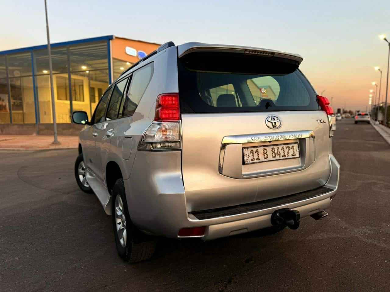 تيوتا برادو فئة Txl
موديل 2010  محدثة 2017
4 سلندر  المرغوب
محرك 2700
٤ ويل دفع رباعي
مري شفط
اشاير بالمري
شاشة كبيرة
سبير تعليك
حساسات
7 راكب
3 قطع تبريد
رقم بغداد جديد 

سيارة حلوة وجاهزة والسعر 210 ورقة فقط
العنوان بغداد الدورة
*********** بغداد, العراق
