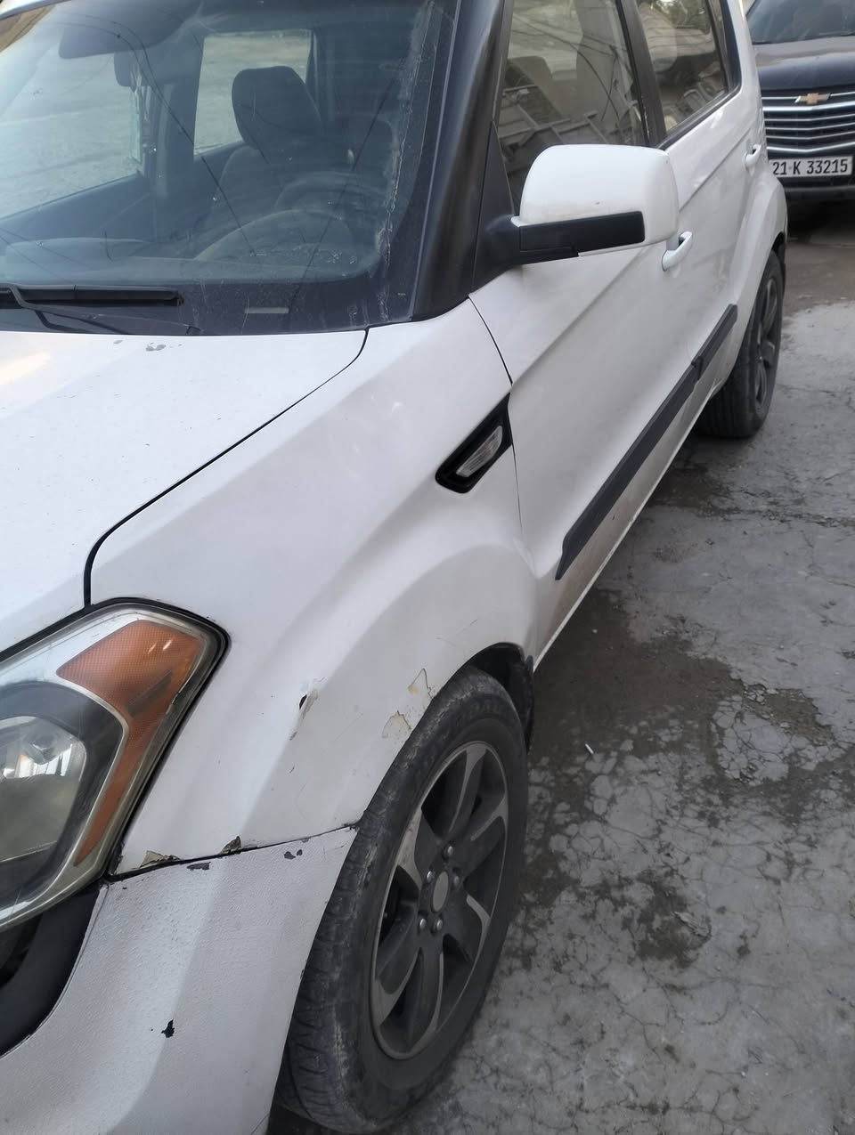 السلام عليكم كيا صول 2013 محرك 1600 جي دي اي محرك وكير خير من الله رقمه بغداد  ضربته بالجاملغ الامامي وبيه صبغ اسفل الباب جهة الصدر والباب الخلفي التبريد عاطل السعر 13مليون عراقي هذا رقمي *********** موجوده بغداد
