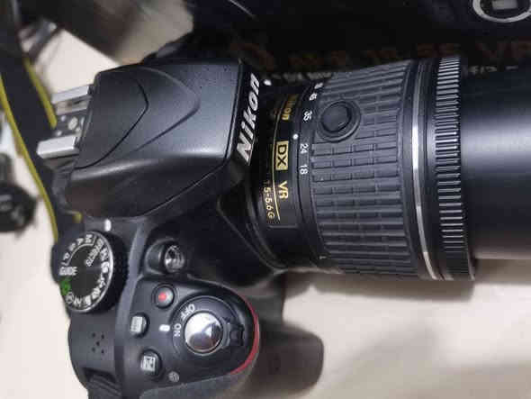 كاميرا نيكون D3300 بالكارتون جديدة مستعملة قليل جدا 
لنز 18-55 مع ملحقاتها حقيبة وشاحنة وبطارية وحزام
مكاني النجف الأشرف 
هاتف *********** بيه واتساب
