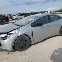 تيوتا بريوس موديل 24 اليوم وصلت الحرة سعر مناسب متواجد اتصال او واتساب...