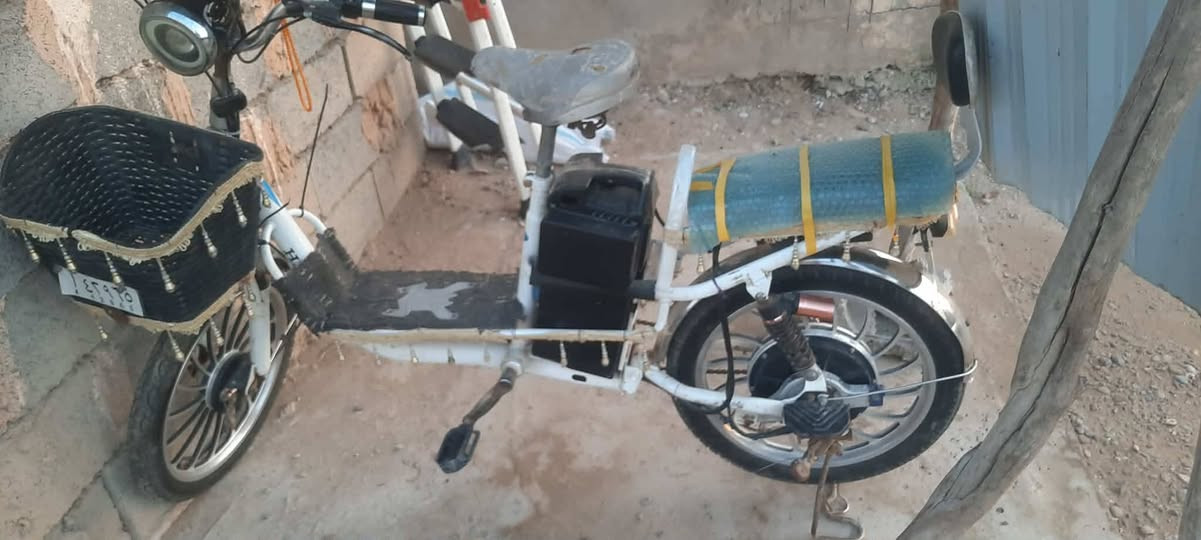 السلام عليكم دراجه شحن الدراجه نضيفه مثل ما موضح بل صور بيع ومراوس باسكل عادي الدراجه بيها خلل يعني تفصل وترجع تشتقل اريد ابيع علا سكاطها او اراوسه باسكل الرقم ***********
