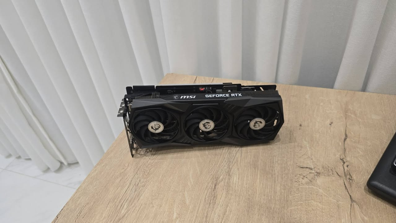 السلام عليكم
كرت MSI 3090ti 24gb مستعمل للبيع بمليون و ربع او المراوس مع 4080


**إذا كنت صاحب هذا الإعلان وتريد حذفه لأي سبب، رجاءا أرسل رسالة إلى الدعم الفني**