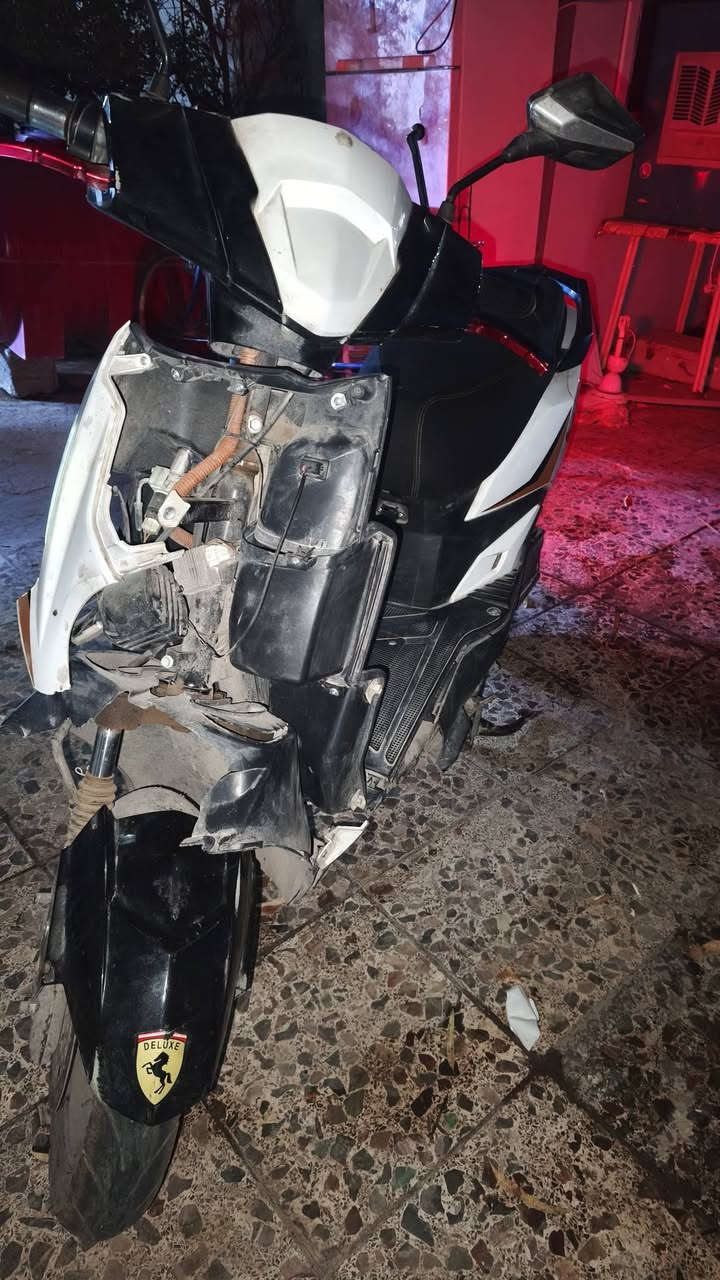 دراجة شحن موديل 25/24
شغالة تمشيك مال شغل توصلك يوميا اطلع بيها للدوام وارجع روحه 15كيلو ورجعة 15كيلو يعني 30كيلو شحنه وحدة رغم بطارياتها مستهلكة .
كفراتها مثل ماموضح بالصور تعبانه حيل بس دراجة تمشيك متوگفك اذا تبدل بطاريات فول تصير،
 سرعه بالشاشة تقرا 80 حقيقي تقريبا 65
تشغيل سويج وبصمة عن بعد،
البگ شغال.
من الاخير دراجة تريدها للشغل توصلك تفيدك واذا تريدها اكثر من هالشي اصرف عليها شويه 
السعر رايدها 350 الف الشراي يجيني ويدلل بيها مجال

رقم: ***********
