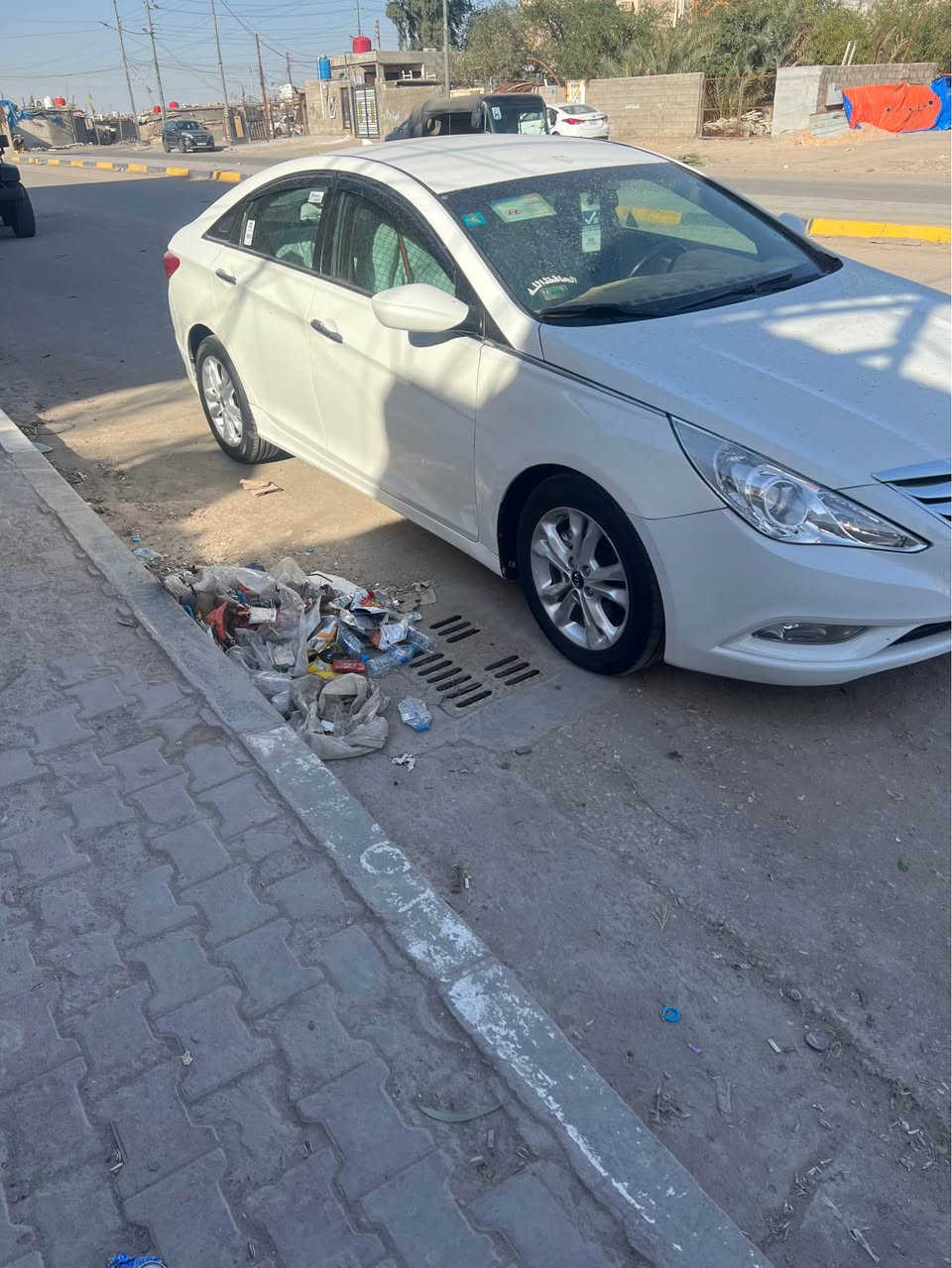 سلام عليكم سياره هونداي سوناته  ٢٠١٣ سنويته ٢٠٣٠بسمنه وارد امريكي حادثه دعاميه فقط مال امريكه مامكفوله من صبغ جاهزه للخير مكينه وكير وحداديه وتخم تاير كله جديد السعر ١١٠وبيه مجال مكاني بصره امن داخلي *********** البصرة, العراق
