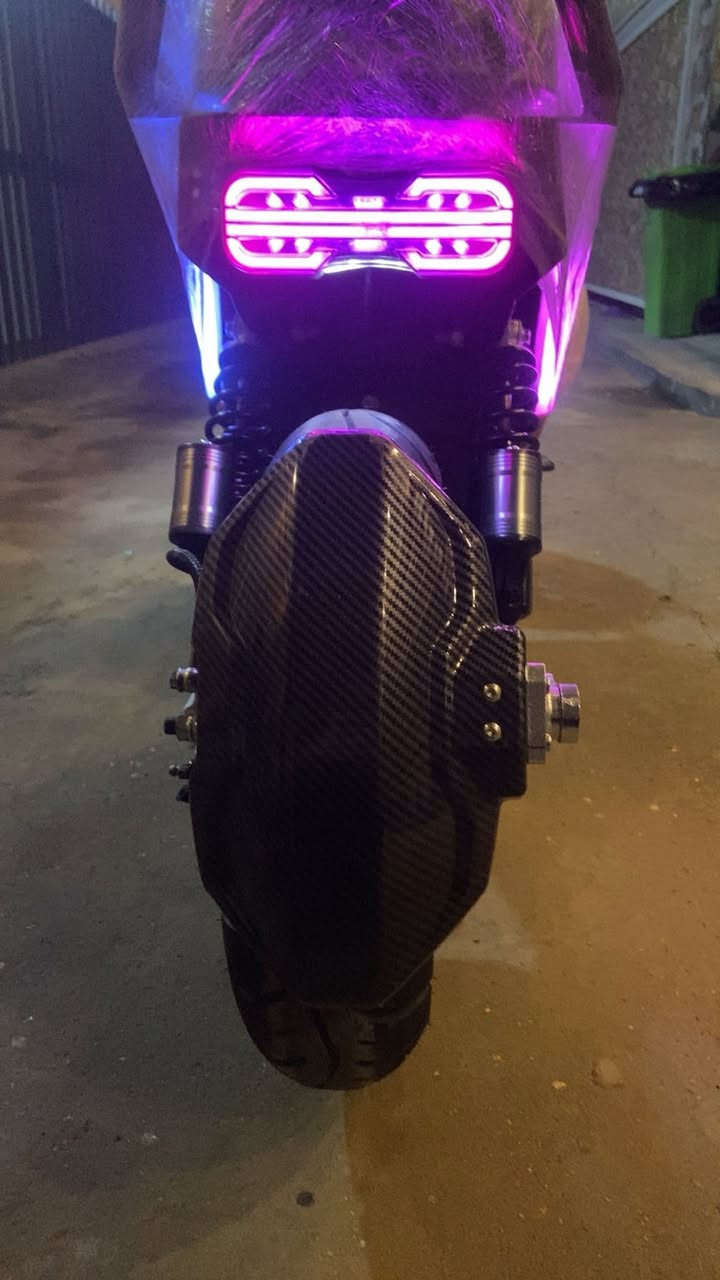 دراجه شحن F1
2025
5 باتري محوره الى 6 باتري 
بطاريات بلاد
نضام رجوع الى الخلف )R(
عمبار رياضي جوكر 
دسك بريك 
دبلات امامي وخلفي غاز 
ملف 3000 واط حقيقي نحاس 
كفرات كاربون فايبر رياضي امامي وخلفي 
تجي نضام مدخل usp للشحن  
دروع علا الجوانب 
ستيرن باتمان تحكم 360 درجه  
اربع سرع 1-100
2-115
3-125
4-136

تاير حجم 120/70عله 12

يجي بيها نضام بلوتوث 

وتحكم عبر ال شاشه 

وتكون الشاشه ديجتال وتبين اي عطل 

لايت زينون عالي 

و انارات محاطه بال دراجه

وسعرها 775 وبيها مجال 

للاستفسار : 
***********
