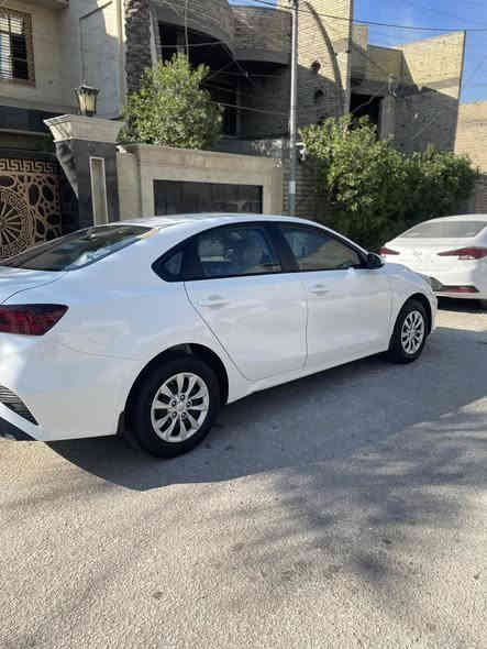 كيه سيراتو للبيع موديل ٢٤مكينه ٢٠٠٠داخل لونين  ماشيه ٤١ السياره مكفوله من الصبغ والبارد رقم بغداد ما عدى الدعجه الصغيره لي بلدوسه مكاني بغداد الدوره ١٧٧سعرها ***********
