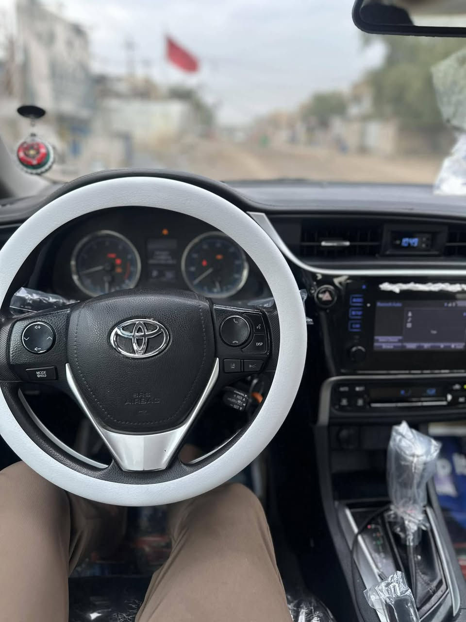 للبيع فقط 

وبسعر 118 

كورلا 17 وارد امريكي

هزه وبراد ورقم جديد مميز ومصفره غراماتهه 

تخم تاير مع ويل جديد وبلاد 

حداديه كامله امامي وخلفي جديد وعلشرط 

مكينه مكفوله 

وكير مبدل زنجيل بلاد مكفول 

عداد السياره ميتين 200٫000

رقم سليمانيه الجديد 

الضرر اربع قطع صبغ 

وبيهه وحده من ضمن الاربعه بيهه معجون 

العنوان بغداد سبع البور 

للتواصل 

***********
