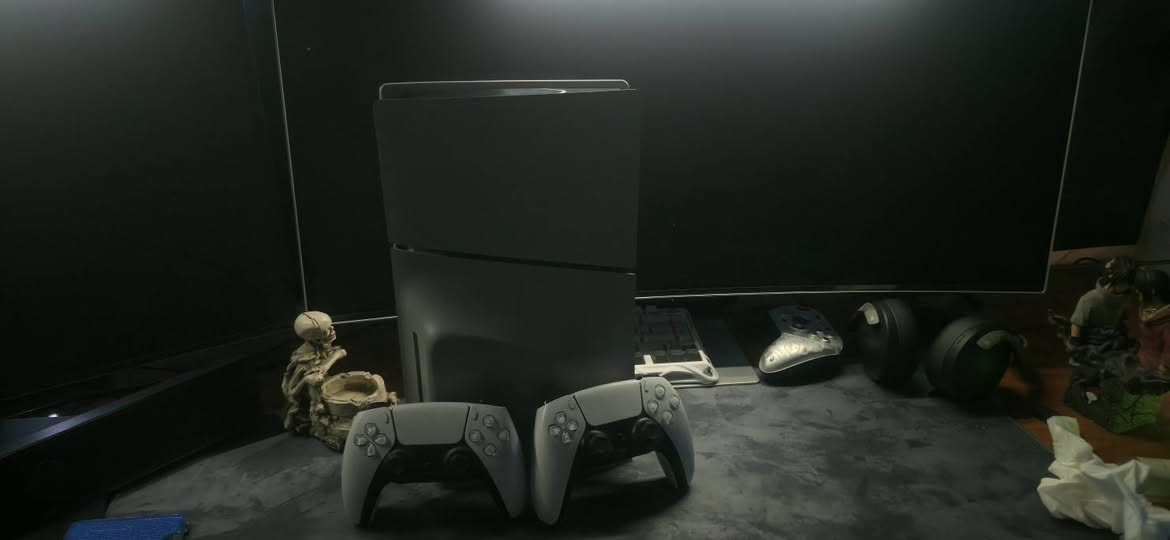 سلام عليكم ps5 سلم 1TB للبيع  جهاز كامل ملحقاته + يجي دبل جويستك + الجويستك بيهم كيوره TMR او مغناطيسي  اللي مايسوي درفت ب الكير + كفرات للps5 نسخة ل 30 عام + موجوده الكفرات البيضه الاصليه + ويا 5 اقراص  عنوانين معروفه بعالم الالعاب + ستاند تبريد للجهاز 

جهاز جديد قبل كم شهر اخذته وقليل استعملته.  سعر 950 وبي مجال 
***********
متواجد واتساب فقط او اتصال ومكاني بغداد ولا يوجد توصيل
