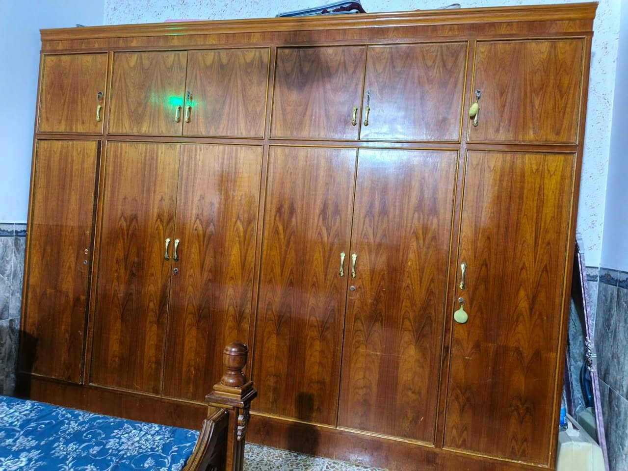 السلام عليكم
أخوان غرفه اخشاب للبيع كدامك نضافه فول 100 %100 السعر راسلني خاص ونتفاهم عل سعر  
1/ جربايه كامله هيه وميزه ودوشگ ماله
2 / كنتور كامل ونضافه كدامك 
هذه رقم جهازي بي واتساب او علق ويصلك سعر 
*********** 
🤝🏻🤝🏻🤝🏻
