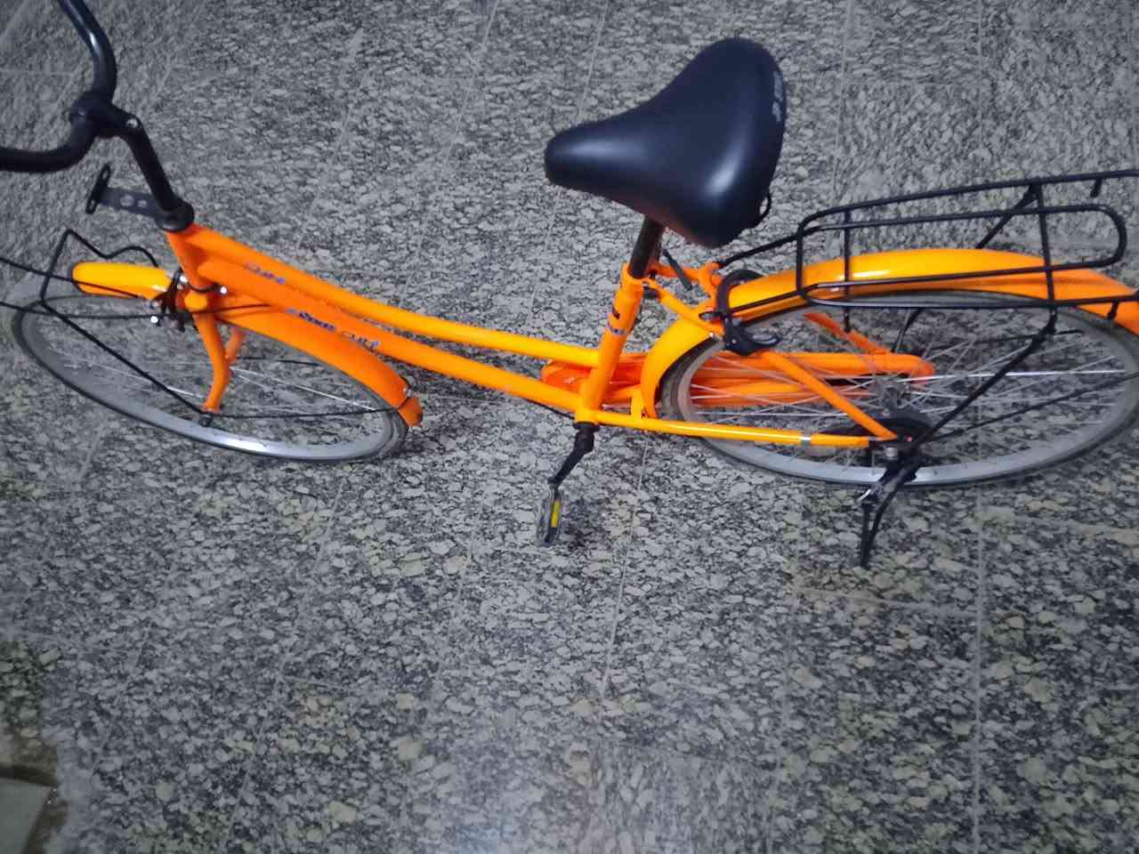 سلام عليكم بايسكل البيع الون برتقالي مابي زلخ حجم 26البايسكل نضيف ومتروك بريكات شغالات مكاني ميسان حى جامعى سعر 125قفل


**إذا كنت صاحب هذا الإعلان وتريد حذفه لأي سبب، رجاءا أرسل رسالة إلى الدعم الفني**