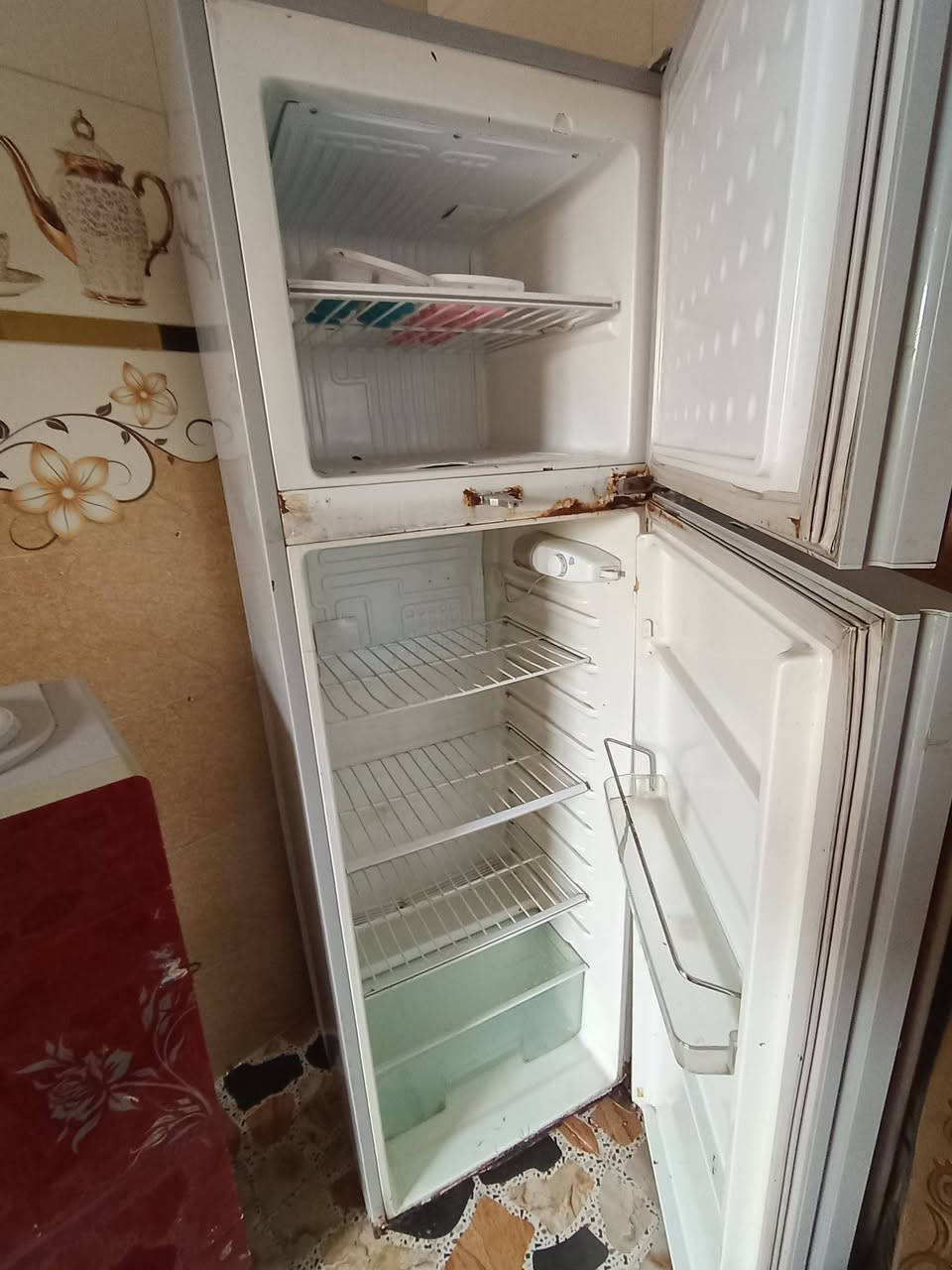 ثلاجة وبراد ماء وكشر. ثلاجة صغيرة وبوب عدد ٢ تركي للبيع شلع ٣٥٠ قفل استفسار ***********
