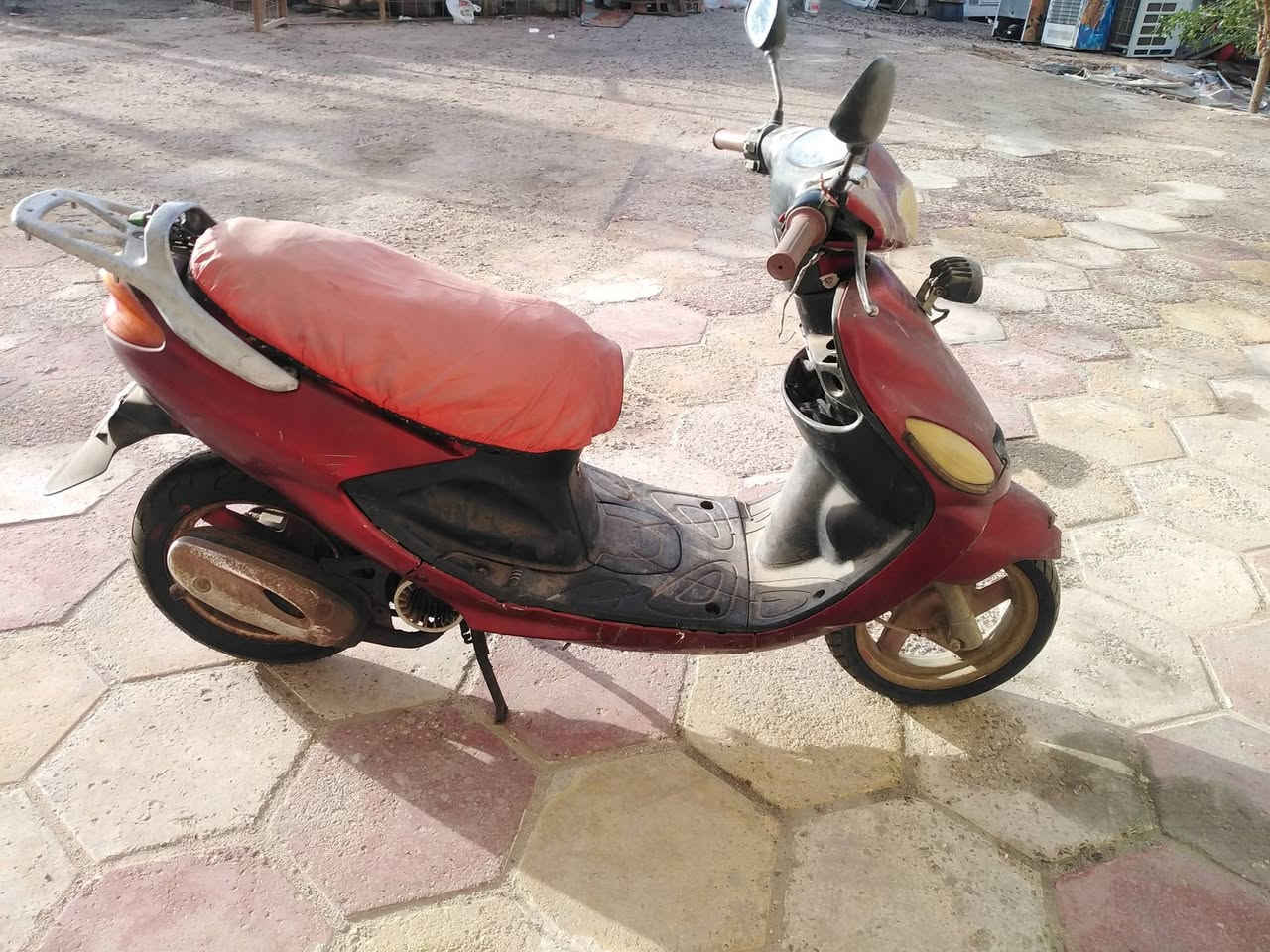 السلام عليكم
دراجة ياماها اكزز ياباني سرعة ١٠٠كم

الدراجة مجفته وحاليا عاطلة ولا اعرف السبب

قد يكون بستم أو شي آخر،،

باتري مشدود قبل فترة قصيرة وسلف شغال وتاير خلفي جديد والامامي بحاجة إلى تبديل،،

(البيع كوم حديد بسعر ١٥٠ ألف،،،
البصرة شط العرب الجزيرة اليوبة،،،


**إذا كنت صاحب هذا الإعلان وتريد حذفه لأي سبب، رجاءا أرسل رسالة إلى الدعم الفني**