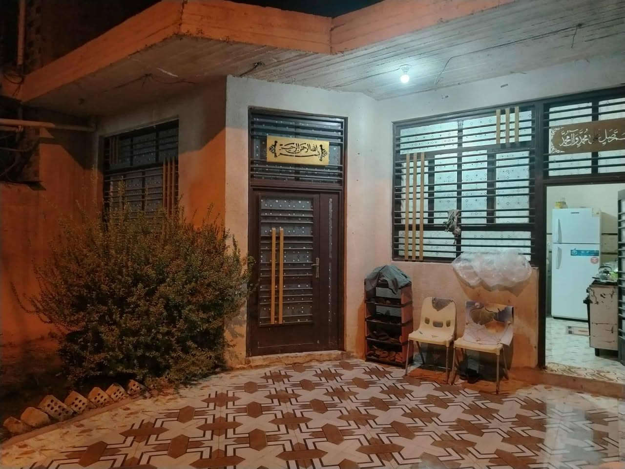 بيت مساحة ١٥٠م موقع حي الجواد فرع مجمع بيروت السعر ١١٠ وبي مجال موقع ممتاز قريب على مدرسة ام البنين للاستفسار ٠***********
