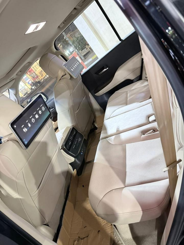 لاندكروز GXR 2022 سبعينيه شركة SAS محرك 4000 تنفس طبيعي رقم شمالي بسمي سنويه تحويل مباشر مكفوله من الصبغ ماشيه (68000)
3 شاشات اصليه 
صندوك كهربائي
فول مواصفات 
السعر 640 وبيها مجال بسيط 
للاستفسار
*********** واتساب
