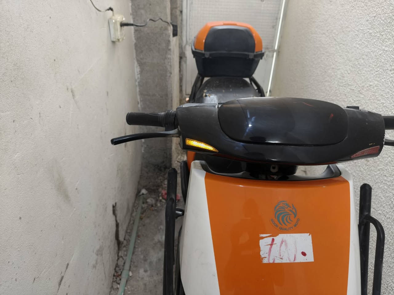 السلام عليكم سكنس شحن من شركة الصقر للبيع
7 بطاريات مبدلهن قبل شهرين
سرعتها الفعلية 70
العطل: الايت مالتها يرادله تبديل 
الدراجة كاملة وياها الشاحنة الاصلية 
العنوان: بغداد-الشعب
رقم الهاتف: ***********
