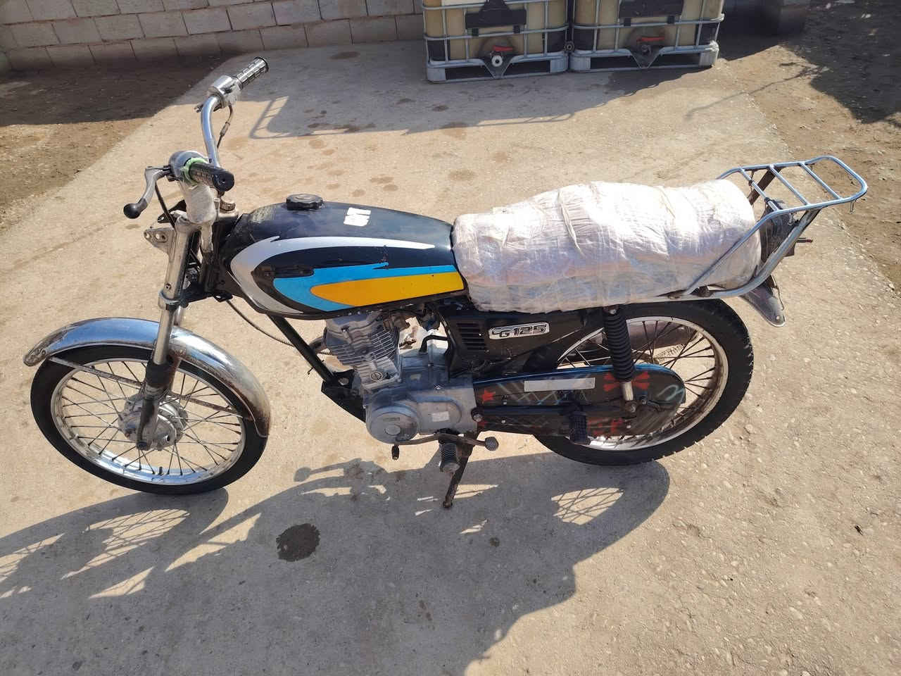 دراجه يرانيه بدون مكفوله عشاير دراجه نكره مكفول شاصي ومكينه ترايك اللمجر سعر 300 الف وبيه مجال مكاني كحلائ شراي يتصل وبخدمته. ***********
