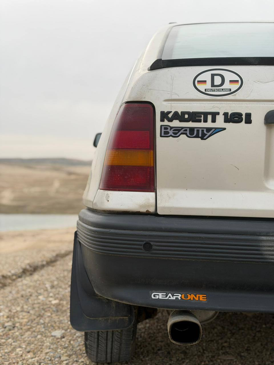 السلام عليكم
للبيع اوبل كاديت بلاديه

وضع شركه لا صخه ولا صبغ موديل 1991 حجم 16 ستيرن بور قفل مركزي اوتماتيك كير شرط محرك بي بخار السعر 31 وبيها مجال مكلف بنشر اتصل وتدلل 

*********** / ***********
