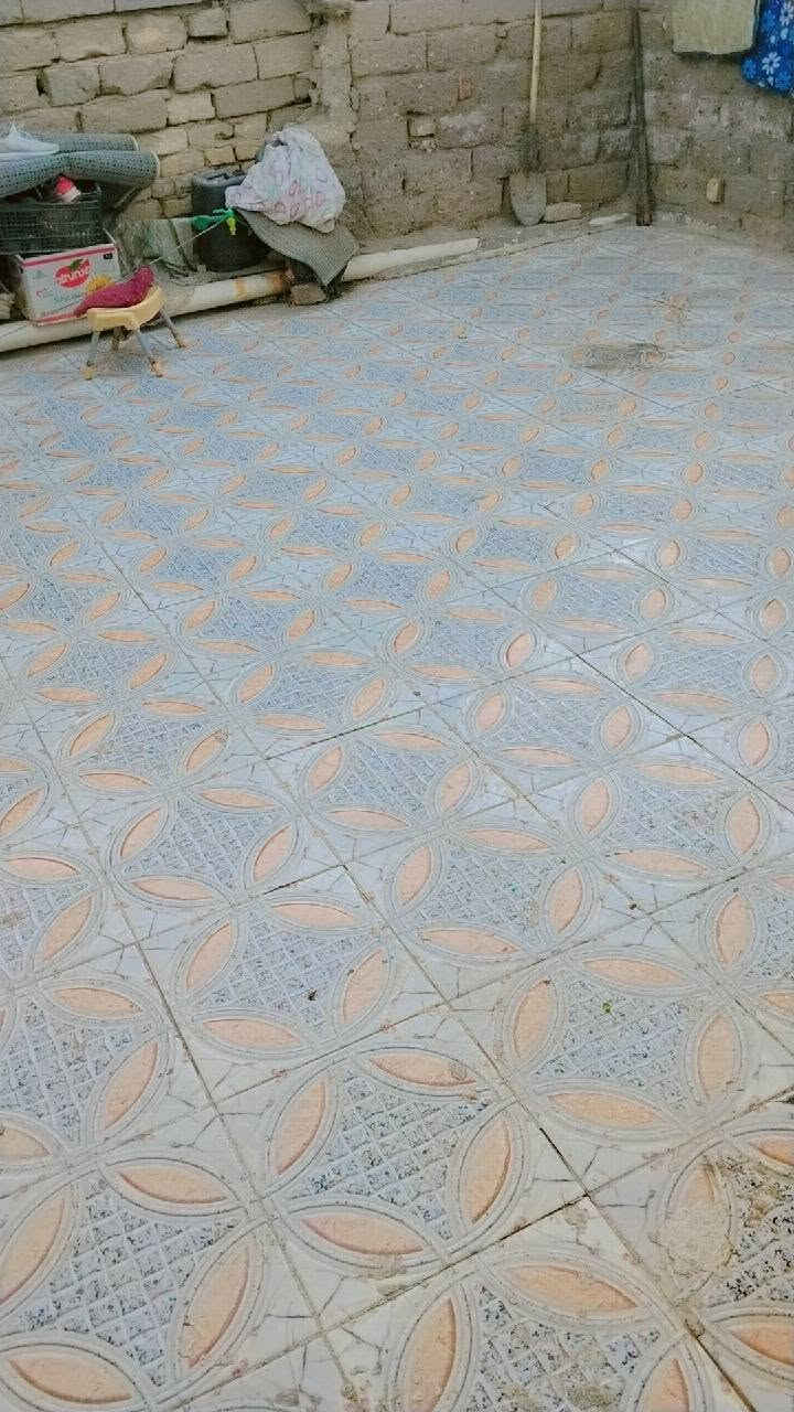 السلام عليكم بيت تجاوز بلفداء مساحت البيت150اعكاده والارضيه سيراميك بيت بي ديوانيه وصاله وغرفه ومطبخ صحيات وطارمه جبيره ***********
