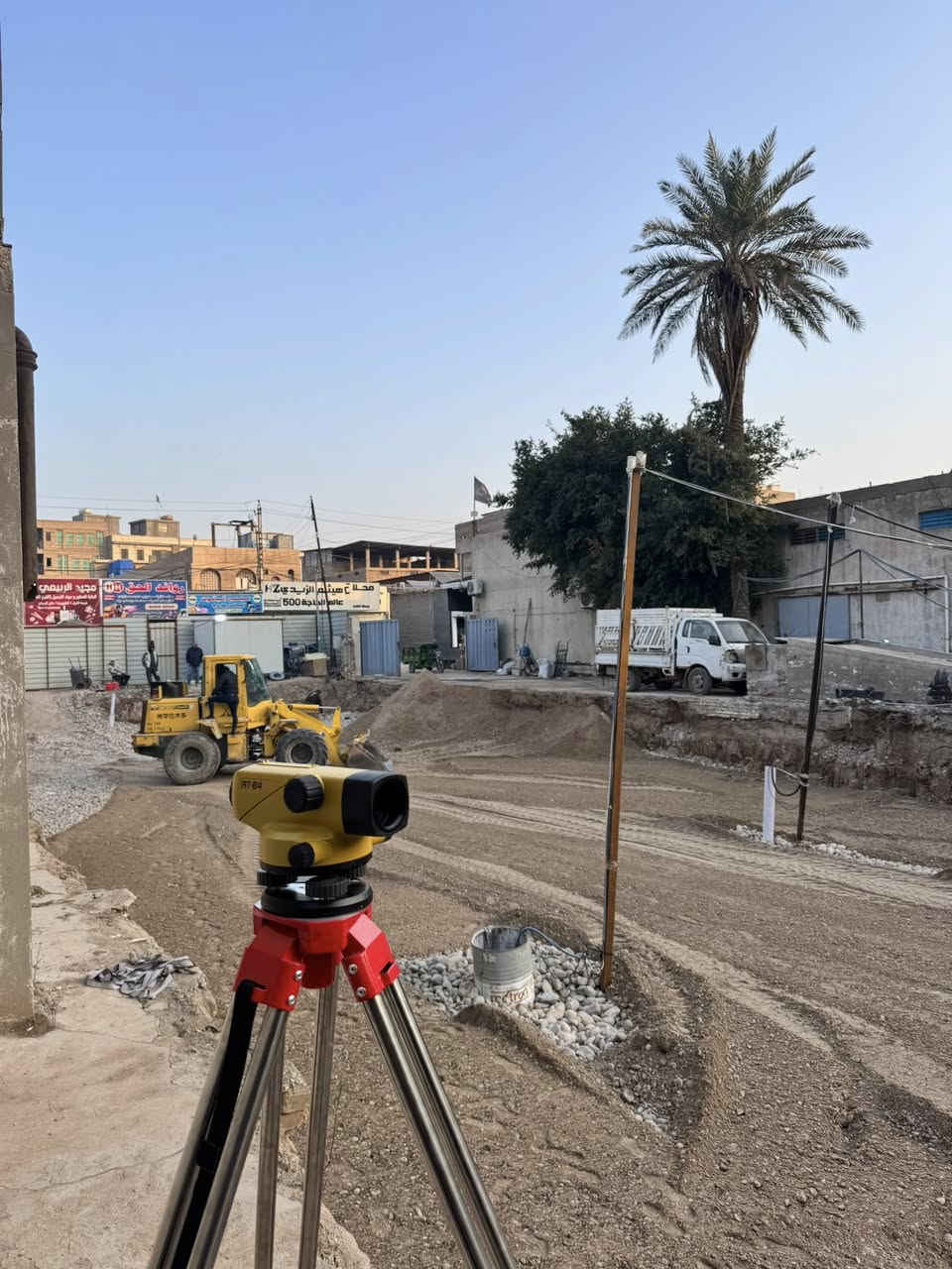 🏗️ أعمال مساحية – المرحلة الترابية
بناية تجارية | 6 طوابق | مساحة 750 م²

تم تنفيذ الأعمال المساحية للمشروع، والتي شملت:

✔️ تصفير أرض الموقع على المنسوب المعتمد
✔️ ضبط منسوب الحفر باستخدام جهاز الـ Level
✔️ تصفير طبقات الإحلال (جلمود + سبيس) بدقة طبقة بعد طبقة
✔️ إعطاء أوزان الـ بلاندك حسب المخططات المعتمدة

📐 جميع المناسيب نُفذت بدقة لضمان:
 • استواء الأرض
 • صحة الطبقات
 • جاهزية الموقع للأعمال الإنشائية

📌 الدقة بالمساحة هي أساس أي بناية تجارية ناجحة

للاتصال والاستفسار متوفر واتساب :- *********** 
مستعدين لتنفيذ كافة الأعمال المساحية بأحدث الأجهزة..
