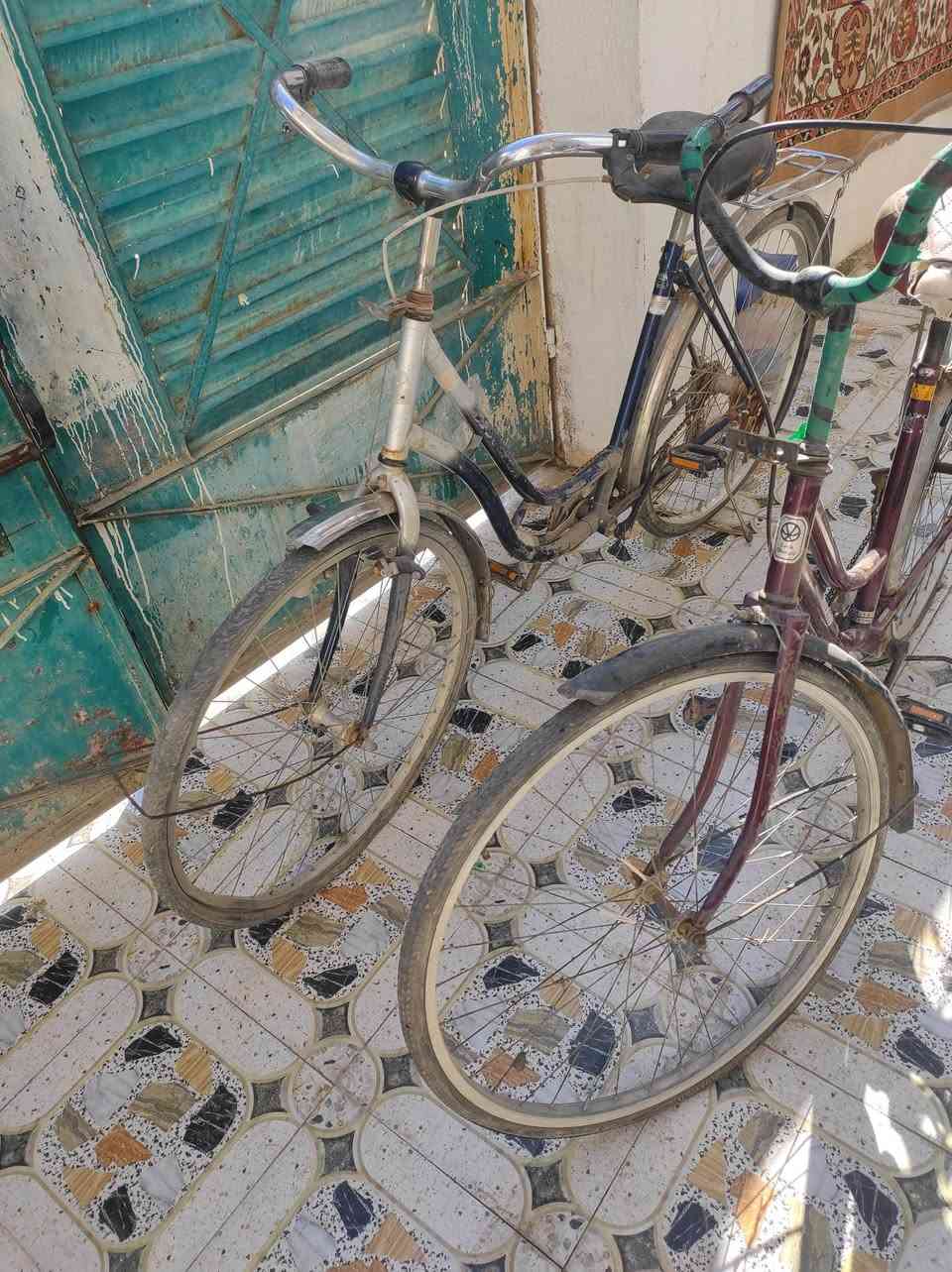 سلام عليكم بايسكلات ياباني اخو جديد بس متروكات حجم 27 مكانهن بعقوبة تحرير ثنيهن ب 80  ***********
