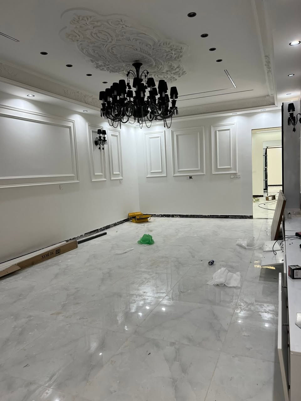 🏠 خلي بيتك يحچي فخامة مع أحدث ديكورات الجبس بورد ✨  
إبداع بالتصميم ودقة بالتنفيذ بأسعار تناسب الجميع 🔥  
لا تخلي بيتك عادي… خله يلفت النظر 😎  

📱 للتواصل: ***********
