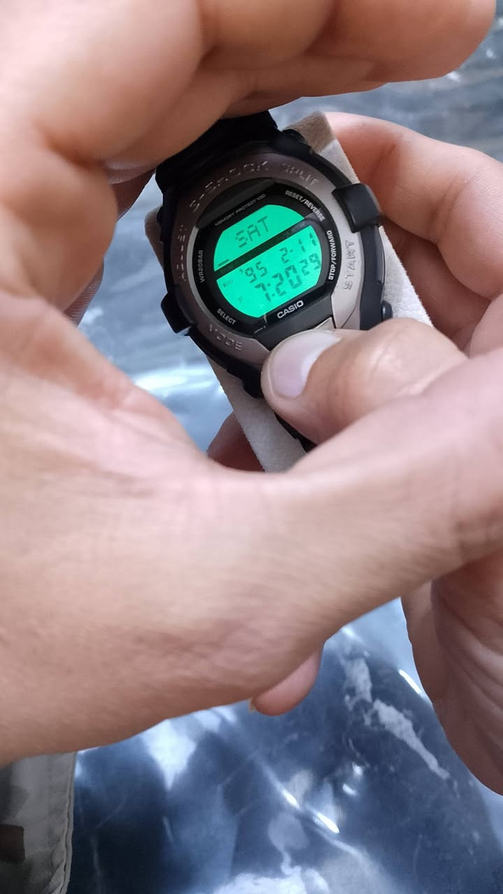 كاسيو جي شوك  GT-000
نوادر انتاج اليابان 1997 نظافة شبه تامة
بعض من المواصفات والمميزات
•ذاكرة بيانات بسعة 100 مدخل مع آلية لحماية البيانات المخزنة.
يمكن استخدام هذه الذاكرة لتخزين أنواع مختلفة من المعلومات 
•مثل ارقام الهواتف المواعيد أو الجدول الزمني
•مقاوم للصدمات
•مقاوم الماء 200 متر
•تاريخ كامل وايام الاسبوع 
•توقيت مدني عسكري
•وظائف أخرى: تتضمن وظائف مثل التوقيت العالمي وساعة إيقاف ومنبهات يومية ومؤقت عد تنازلي وإضاءة


**إذا كنت صاحب هذا الإعلان وتريد حذفه لأي سبب، رجاءا أرسل رسالة إلى الدعم الفني**