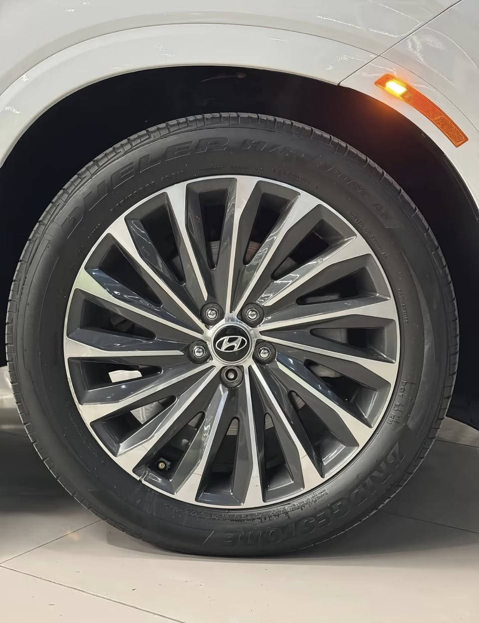 Hyundai palisade  2023 calligraphy
هونداي بلسايد كلگرافي 

موديل: 2023
الحالة: ربع بنيد صبغ +
شبر بالجاملغ صبغ 
بدون دواخل بدون ايرباك
العداد: 61 الاف ميل
المواصفات: كلگرافي  فول 1/1 
 شاشة عرض داتشو. المحرك   v6    3.8 
بصمة تشغيل + بصمة ابواب 
اصطفاف ذاتي(تقديم +ترجيع)  
فتحة سقف +بانوراما
سماعات هارمن كاردن عدد ١٦
 رادار امامي  + خلفي 
حساسات امامي + خلفي 
كامرات عدد 6  360 درجة 
كشنات امامي خزن ميموري 
كشنات كهربائي تدفئة وتبريد🥶
انارة داخليه (محيطيه) + انارة دشبول 
بردات جانبية
تبريد مركزي امامي + خلفي منفصل التحكم
تحكم ستيرن + شفتات
تدفئة ستيرن 
مرايا هيتر + تعتيم 
صندوق كهربائي شفط + اربع وضعيات فتح صندوق
وضعيات قيادة  (٥)
ويل كب حجم  ٢٠ 
اوتو هولد + نقطة عمياء 
سايد بريك بصمة + مثبت سرعة
شحن وايرلس 
إشارات بالمرايا  + إشارات جانبيه
2اوتو بريك 
تحديد مسار
شاشة ديجتال كبيرة
تشغيل عن بعد .
تدليك كشن .
دفع رباعي 
نظام مانع انزلاق 
 نظام نزول منحدرات كشنات Vip منفصل 
***********

السعر 335$وبيها مجال بسيط؟؟؟
