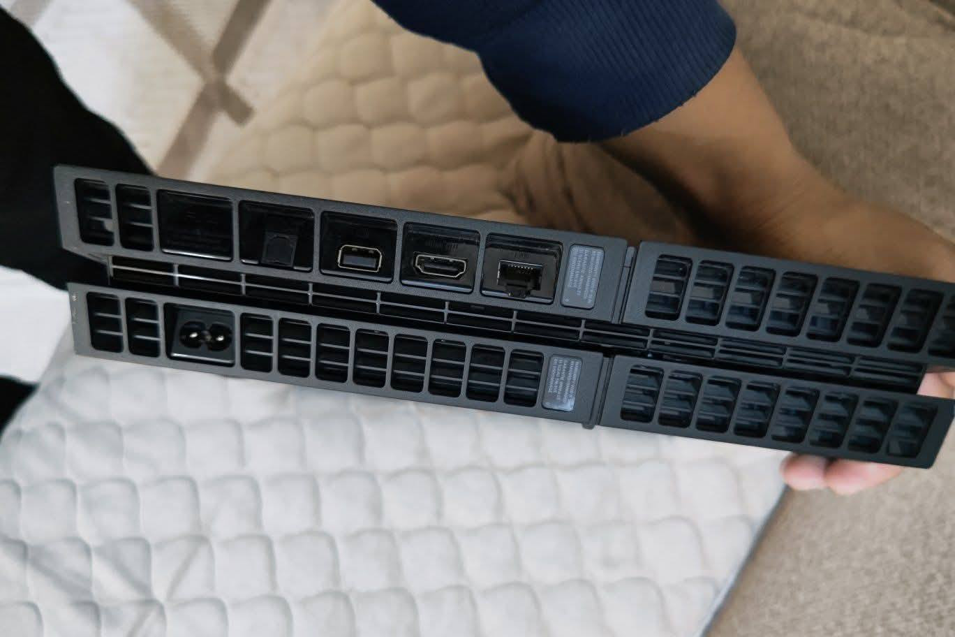 بلي فور فات مهكر نظام 9.00
كامل ملحقات دبل جوستك  مع الالعاب دخل جهاز
ذاكرة500 
جهاز غير مفتوح و نضافة ١٠٠٪

معئ ضمان جهاز من اي شي
 
سعر 225 وبية مجال
رقم الهاتف ***********
