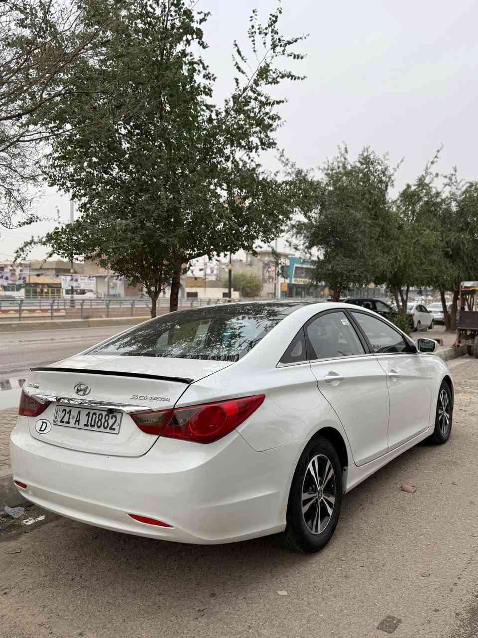 هونداي سوناتا مضلع 2011 خليجي لون ابيض 
 فول مواصفات بانوراما …
خليجيه 
محرك 2400 دوش  مفتوح بدون عيب
كير اوتوماتيك 6 نمر بدون عيب

داخل صحراوي عسلي لونين شركه
شاشة كامره
تحكم ستيرن
تبريد قطعتين
ويل كروم 
مرايات شفط 
واشاره بل مري 
حساسات خلفيه
بروجكترات
4دسك وABS
نظام ايكو

سياره جديده ونصبه فول وترتيب ونظافه 
( محرك/كير/تبريد/تدفئه/كهربائيات/صدر ) كلها توب متحتاج اي مصرف 
تخم تايرات جديده 

🔺السياره بيها صبغ (جامرلغ وبنيت ) بدون دواخل 
مكفول بدون دواخل بدون ايرباك

🚦رقم سليمانيه 21دولي  /سنويه جديده 2030 /هزه جديد شرط التحويل ثاني يوم

السعر / 115 
مكاني كركوك 
 
للاستفسار *********** كركوك, العراق
