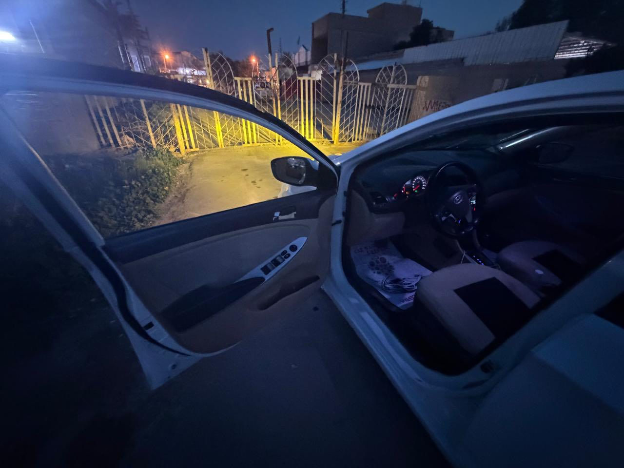 سلام عليكم اكسنت 2013
سياره جاهزه على اخر حبايه
كير مكينه مكفولات حداديه كهربائيات 
تدفئه تبريد ثلج جاهزه من كل النواحي
مال جناي بالعافيه على الياخذهه
بيهه صبغ حزام بدون حادث صبغ فقط
السياره مكفوله من الضربه والكصه والعيب الشرعي
***********
