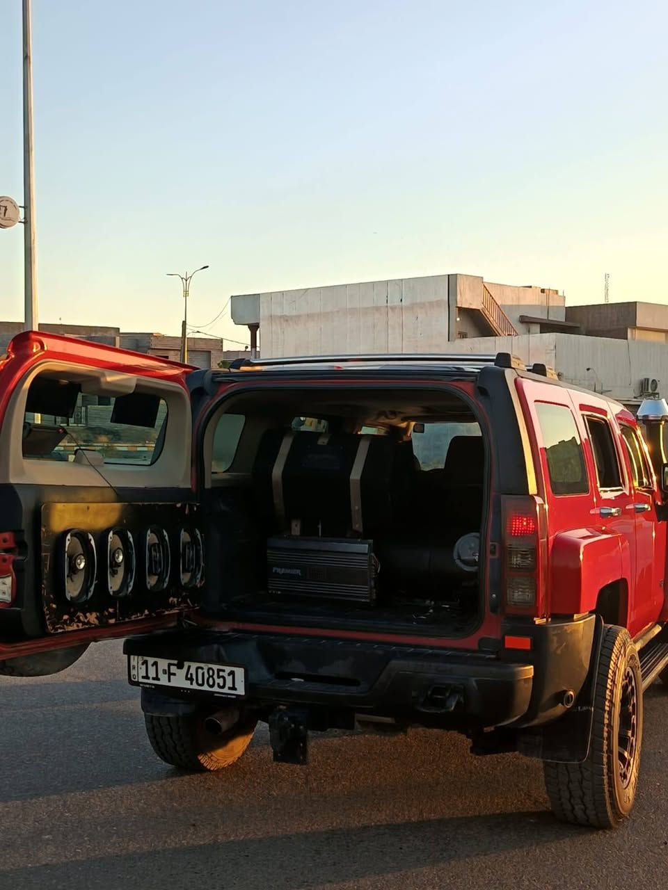 السلام عليكم همر H3  2008خليجي
5سلندر 3.700 فول موصفات للاخير 
دمامات5  دمام1 كبير

وياله تزويد سوادات تزويد درع اسود طافي جك وي السبير تزويد بلوجكترات سكن وعالي تزويد 
السياره متعوب عليها هواي والسياره عليها منضومة غاز

السعر: 115وبي مجال والضرر بنيد صبغ فقط!! 
الرقم: ***********
