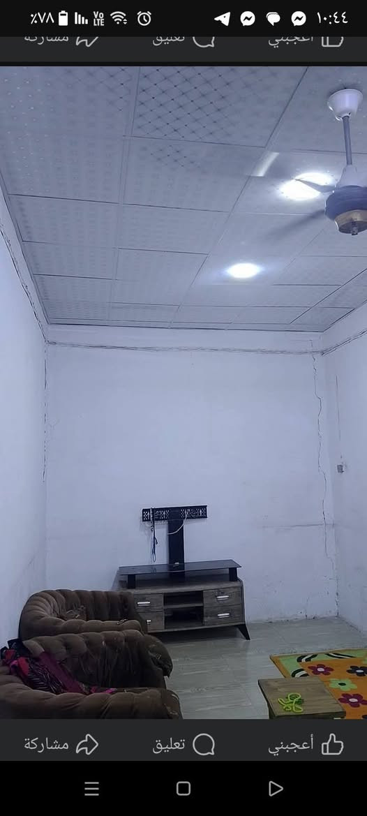 دار زراعي للبيع المساحة 430م ... المنطقة سكنية كل الدور مرقمة وميزانية ماء ومبلطة ومجاري...بغداد جسر ديالى مقابل جامع المهيمن قريب على الشارع الخدمي.. استقبال كبيرة وصالة ومطبخ كبير وغرفتين كبار وترك ومطبخ كبير وحمام غربي داخلي كبير وحمام خارجي كبير وكراج كبير وحديقة مع الحديقة هيكل بدون سقف.. مساحة الهيكل 110 م ومساحة البيت 320 م سعر البيتين معا 110 وبي مجال..منطقة خلف البيوت هادئة امام ساحة...سقف البيت سندويج بنل وسقف ثانوي والارضية بورسلين تركي جديد البيت نظيف *********** واتساب
